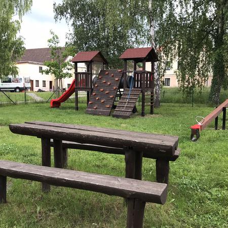 Dětské hřiště EN1176 rekonstrukce hrací věže s vahadlovou houpačkou Bavory